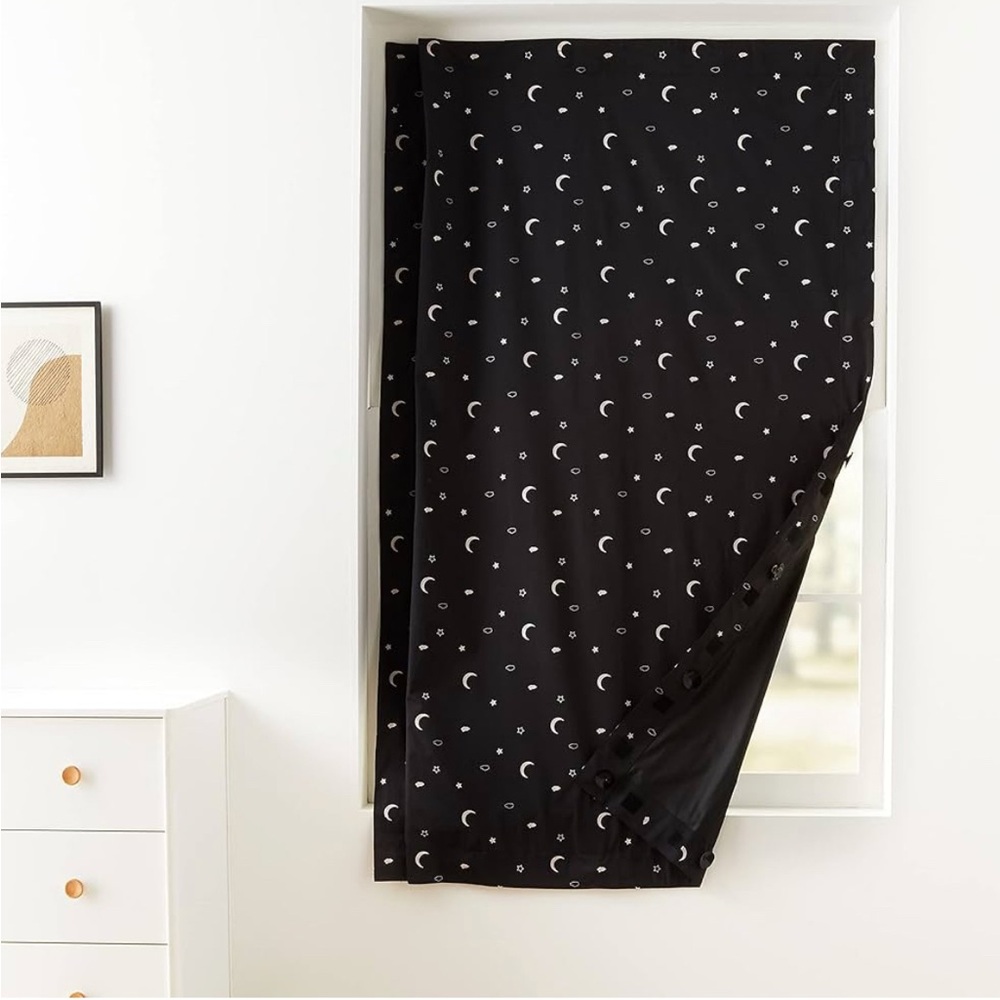 Travel curtain black out